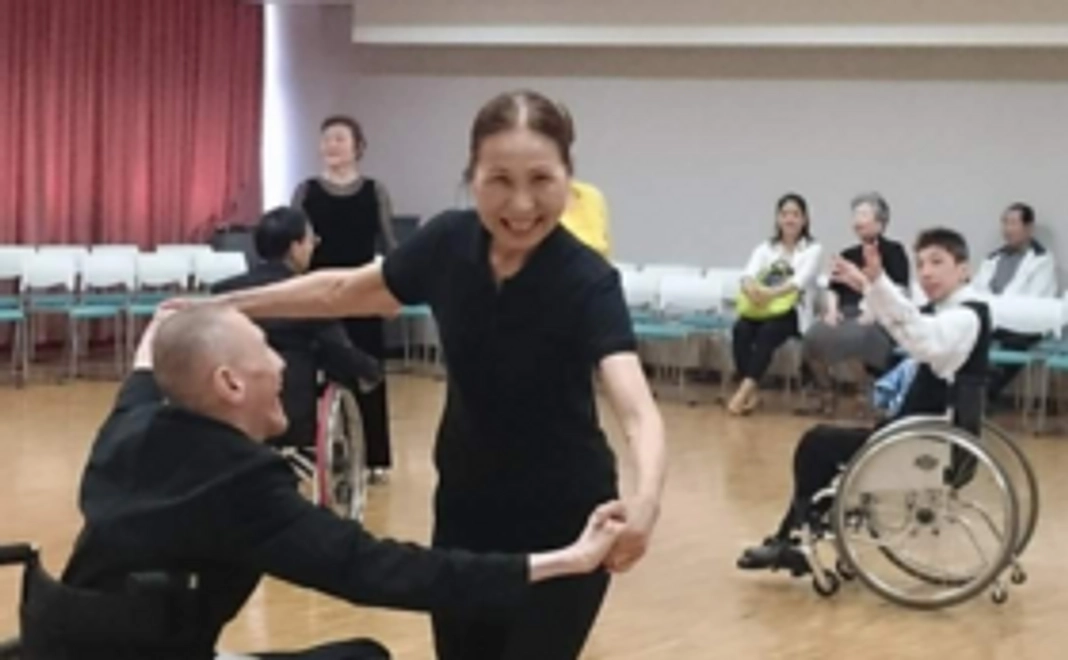 車いすダンスサポーター