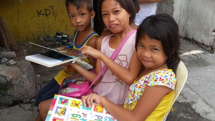 絵本の読み聞かせでフィリピンの子どもたちの夢と希望に繋げたい