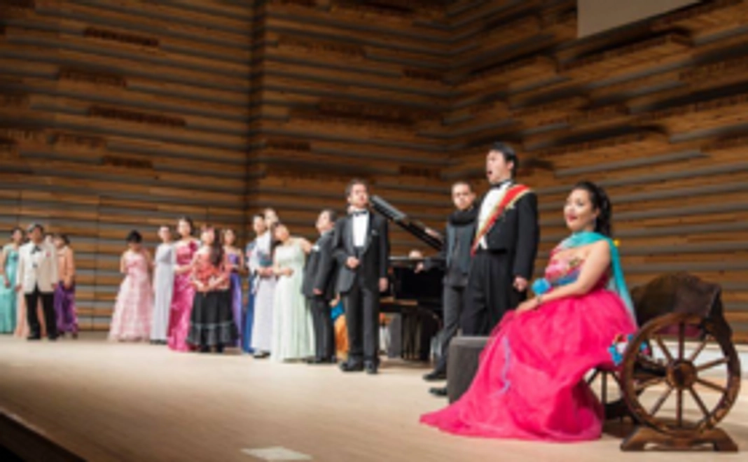 本2冊＋オペラ公演を動画で楽しんでみよう！