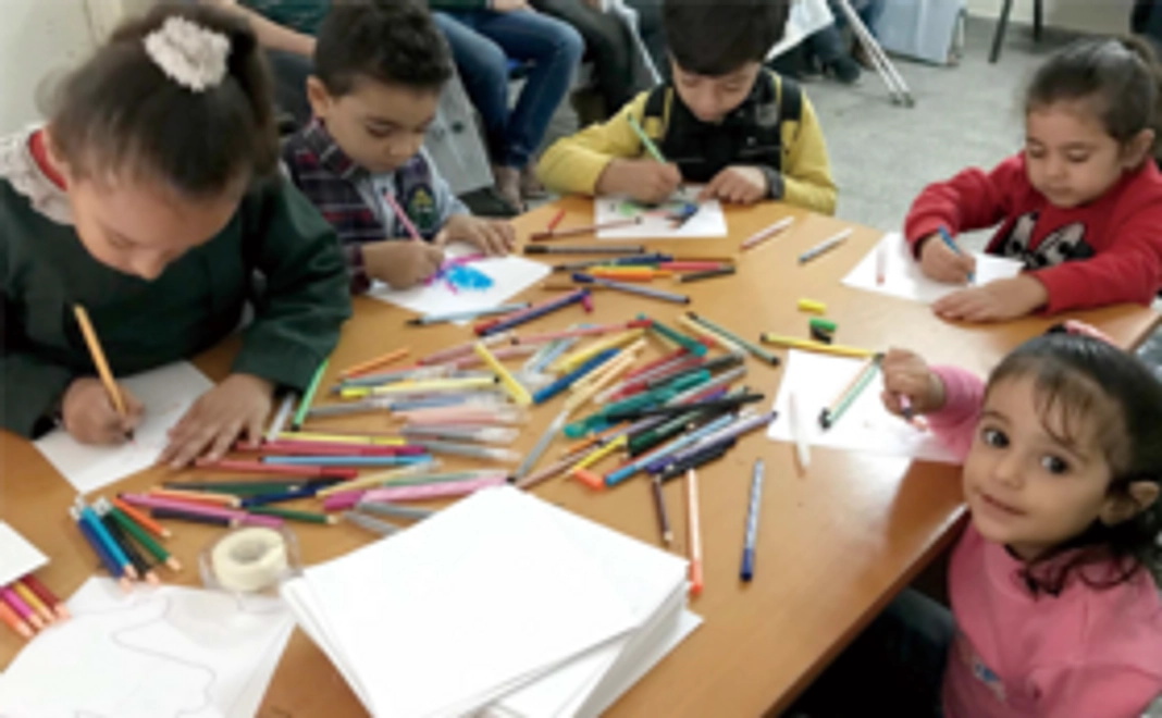 ②感謝のメール、報告集、オリジナルポストカード