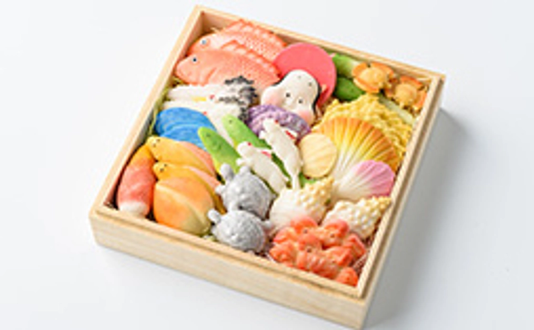 湊酒田の飾り菓子「桐箱中・飛翔」