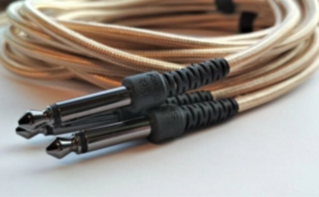 【超早割・70名限定・28%OFF】ベース・ギターシールドケーブル × 1個