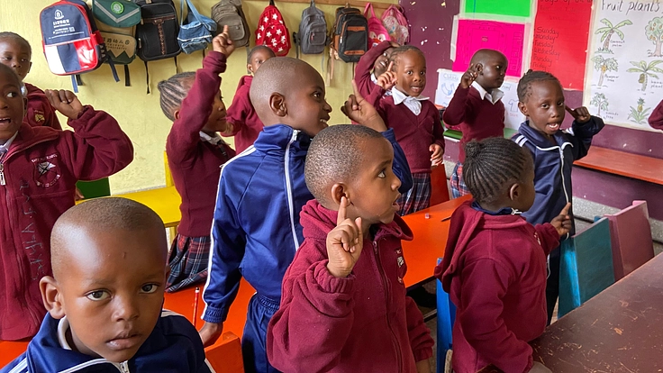 ケニアのスラムにある学校に文房具やボールを寄付したい！