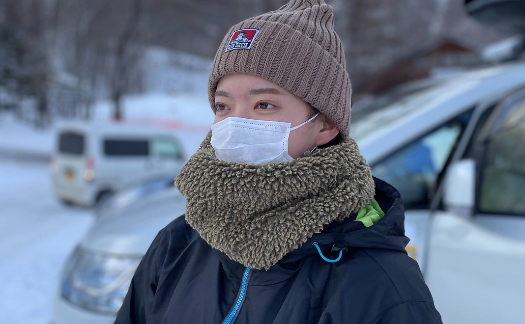 赤外線を吸収して発熱する難燃ボアのネックウォーマー