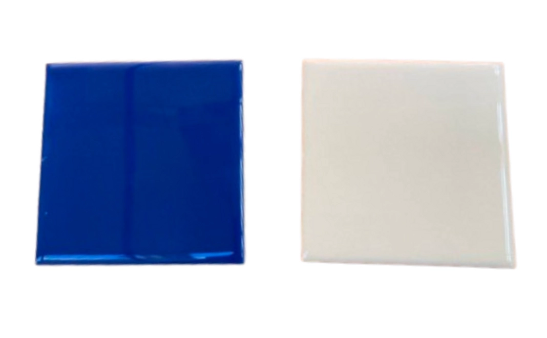 大堀相馬焼 SOMA BLUEの顔料をつかった「海と風のタイル」（青白の2色セット）