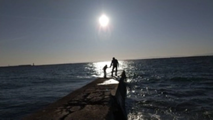 孤独な子どもを希望に向かう子どもに変身させる