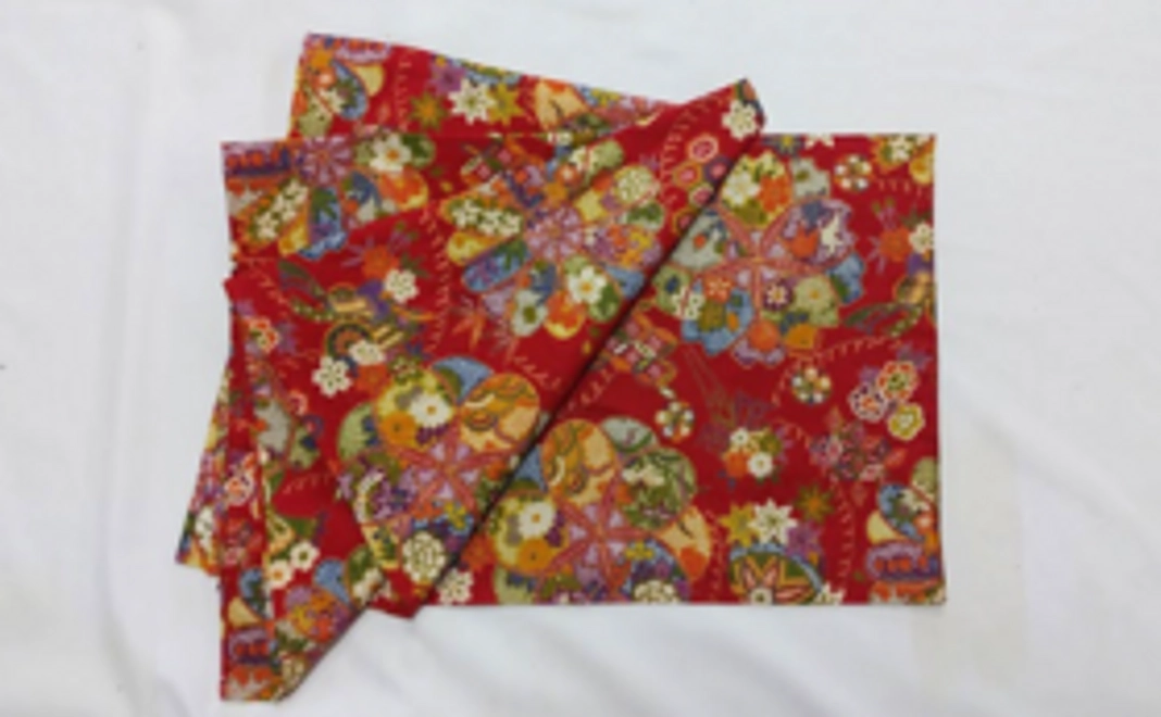 ラミネートのランチョンマット2枚、和柄の風呂敷(普通判)