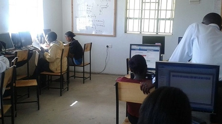 ケニア学生の将来の職をつくるため、IT学校を継続させたい！