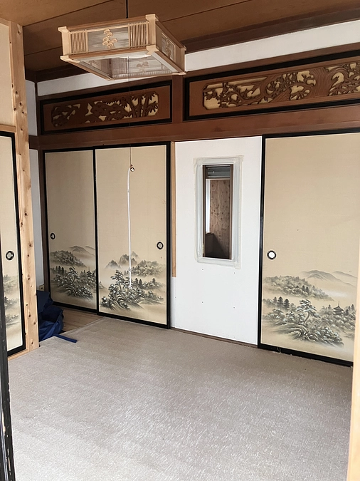 内装リノベーションをスタートしました！