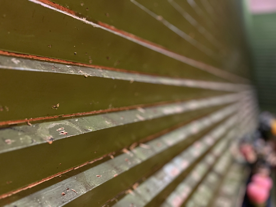 千体仏の修繕にとりかかっています