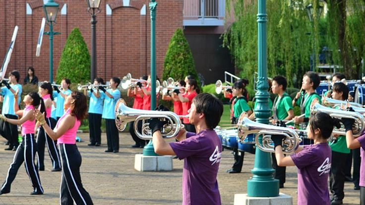 マーチングがもっと注目されるよう、サプライズで演奏したい！！