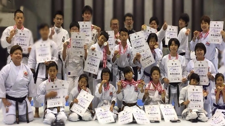 国内初!ろう・難聴の選手たちに「音声が見える」空手道大会を