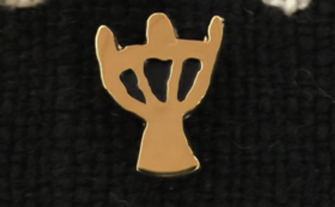 繋がるピンバッジ