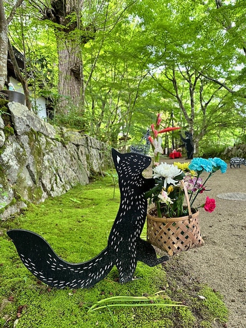 ５月　新緑の参道　早川鉄兵氏作品展