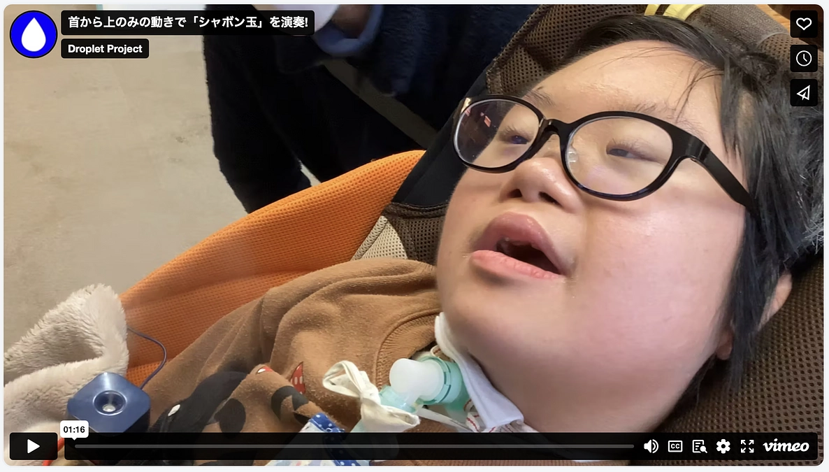 首から上のみの動きで「シャボン玉」を演奏！