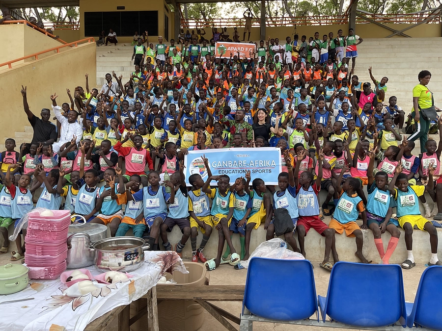 【ベナン共和国 スポーツ青少年たちに、栄養たっぷり2560食のごちそうを届ける事ができました！】
