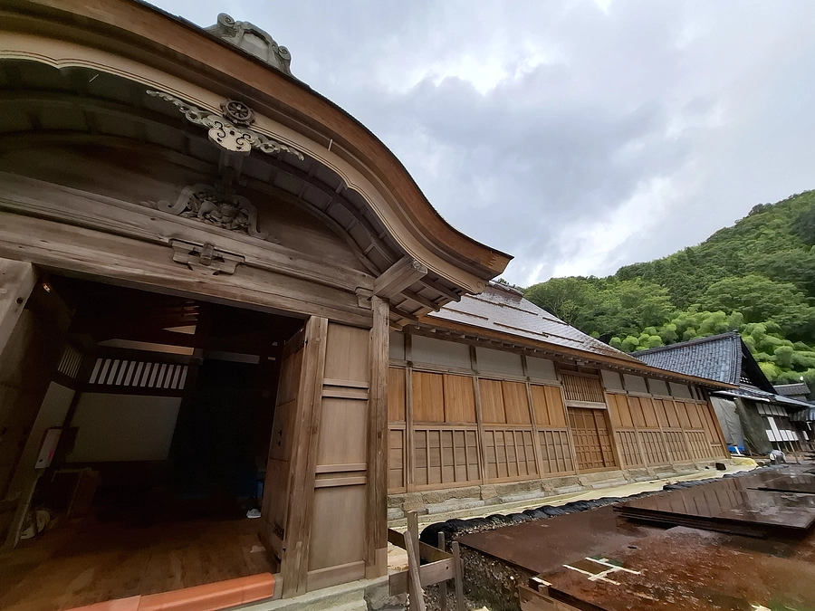 職人の技と地域の風土が息づく「福井らしい本堂」