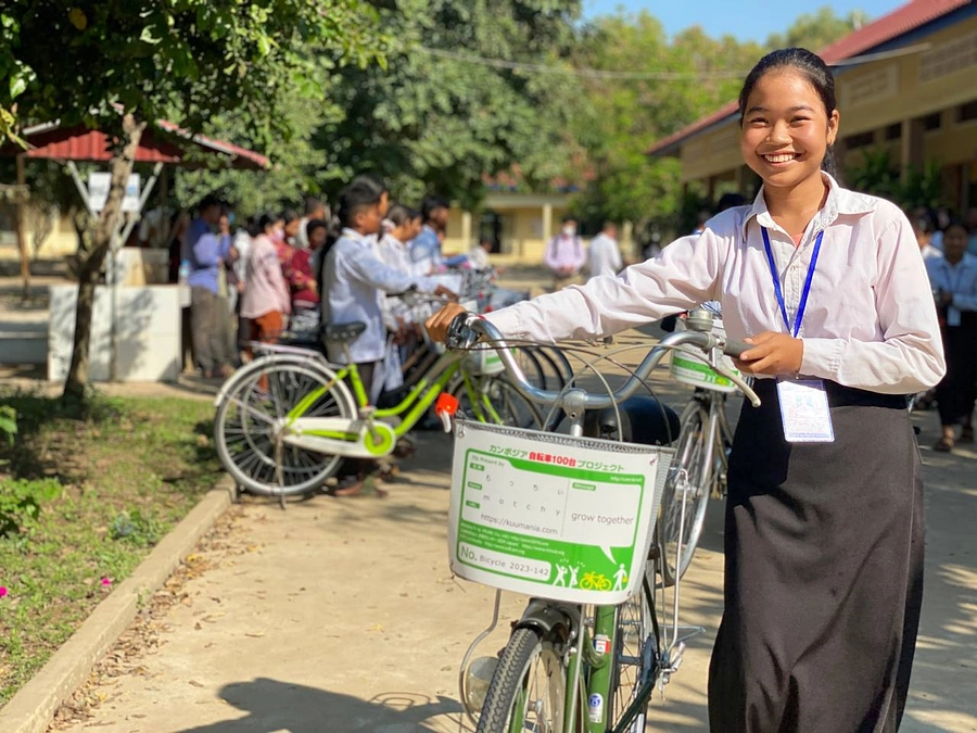 扉画像に写る女子生徒