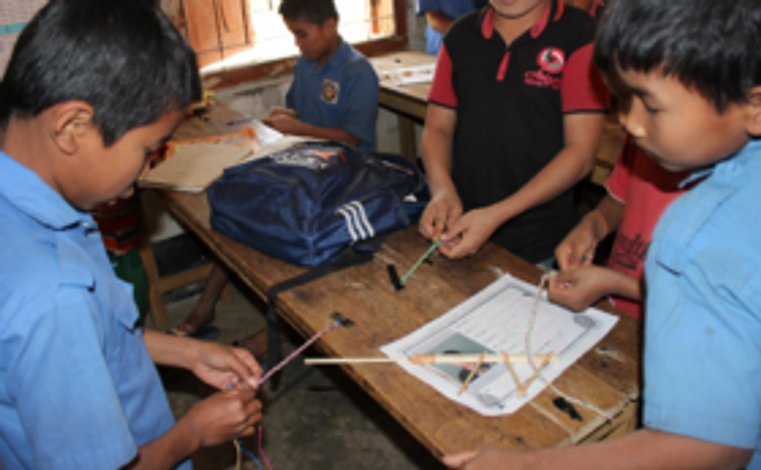 【B】子どもの手作りミサンガ