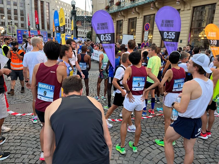 選手たちがプラハ10㎞ロードレースに出場しました①
