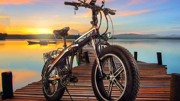 最新型の次世代型ハイブリッドバイク＆薄膜ソーラーリュック