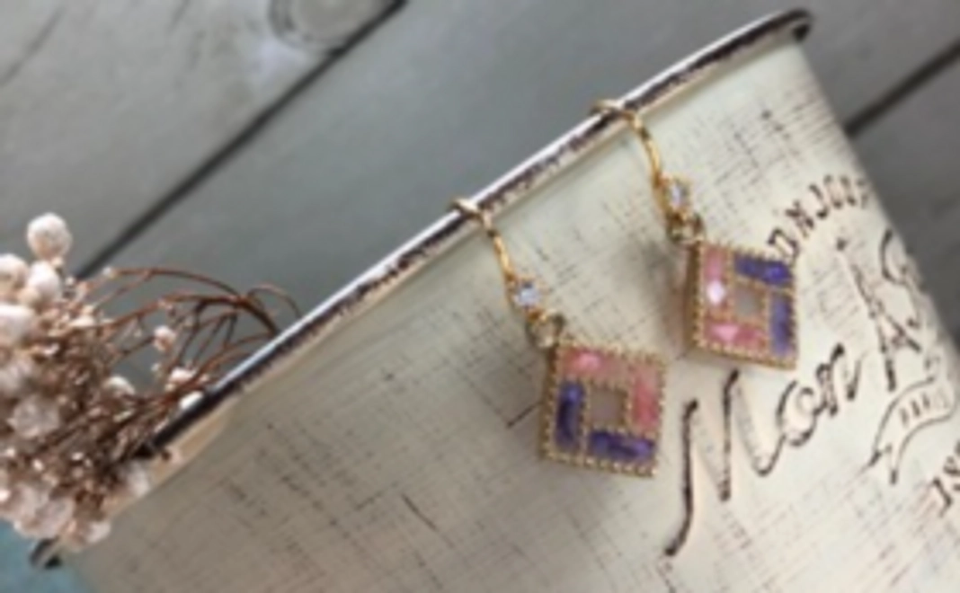 【限定商品】　母乳ストーンの四角ピアス（2色選択可）＋　雛人形の生地で作った　可愛くて金運UP「体重貯金通帳ケース」