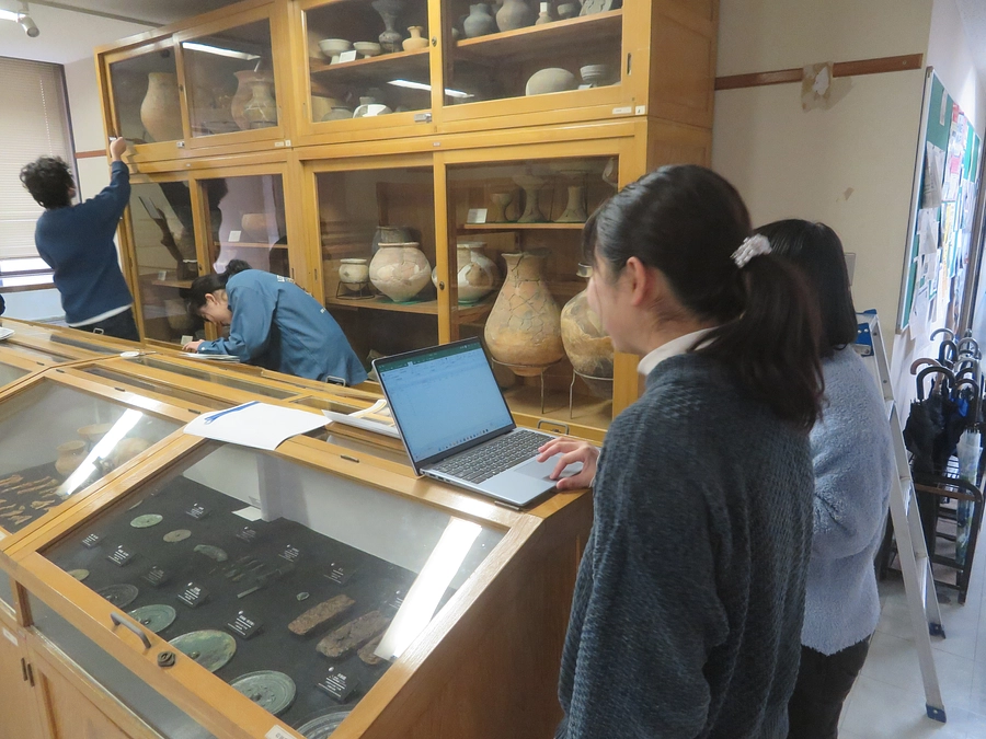 展示ケース修繕報告第１弾（取っ手デザイン）