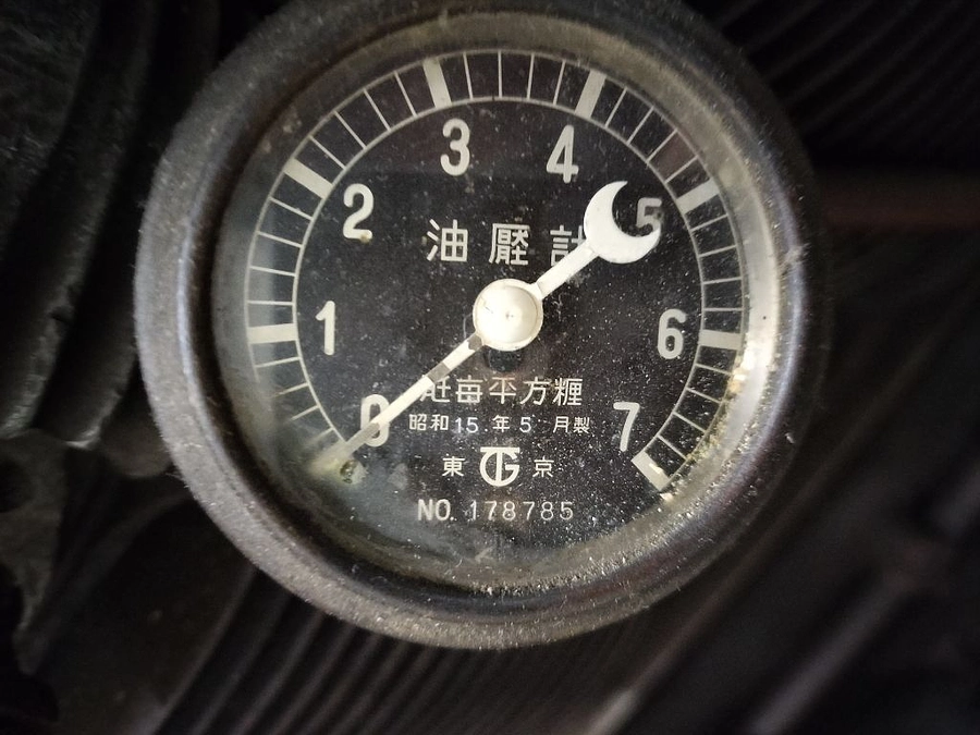 九州大学「内燃機関研究室」より寄贈されたエンジンの製造年を推定します。