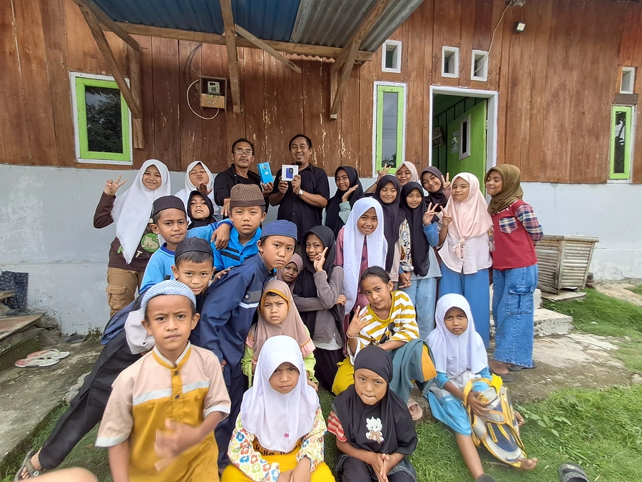 【継続支援報告】机と椅子の寄付がありました！