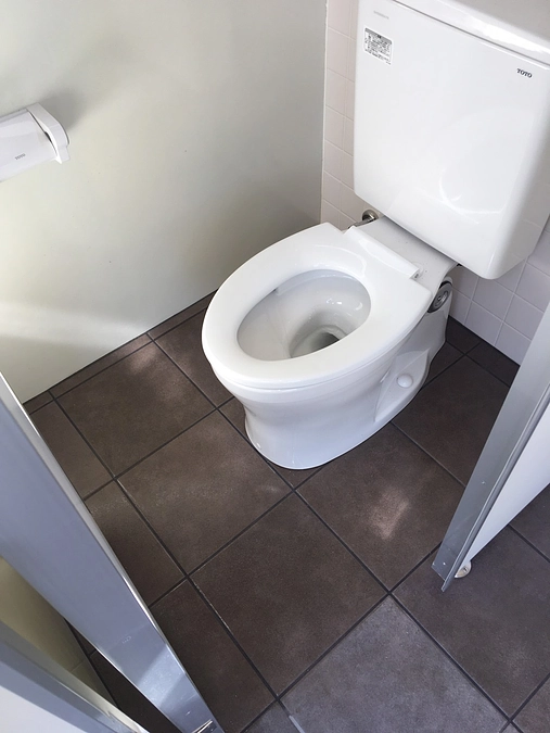 大阪府河内長野市「加賀田神社」境内の公園公衆トイレをピカピカにしました！