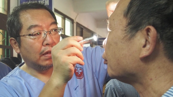 ベトナムの赤ひげ先生の挑戦！無償手術で失明する人を救いたい
