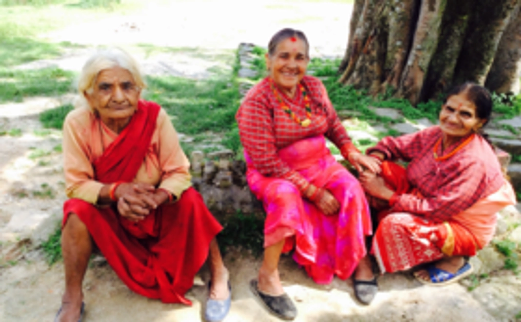 現地の景色を詰め込んだミニ写真集と、コミュニティセンターにお名前を彫らせて頂きます