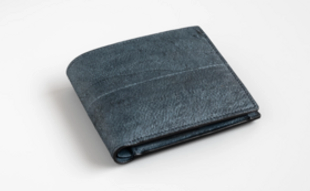 先行割引10％OFF！【出世魚の頂点】氷見産ブリの二つ折り財布