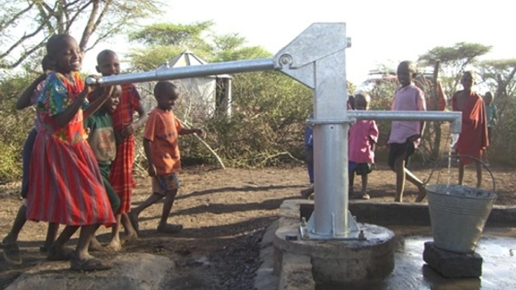 ケニアで水に困る地域の井戸掘りを手伝い、幼い命を助けたい！