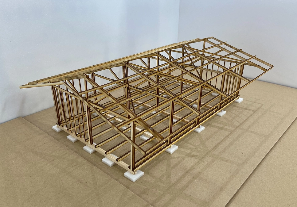 現地での施工に向けて検討用の模型を制作中です。