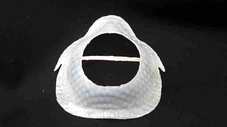 新型コロナに負けない　防護具作りを通じて、少しでも社会に貢献したい