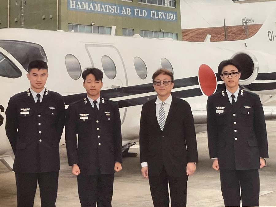 航空自衛隊の修業式にパイロットグローブをお渡しする事が出来ました‼️