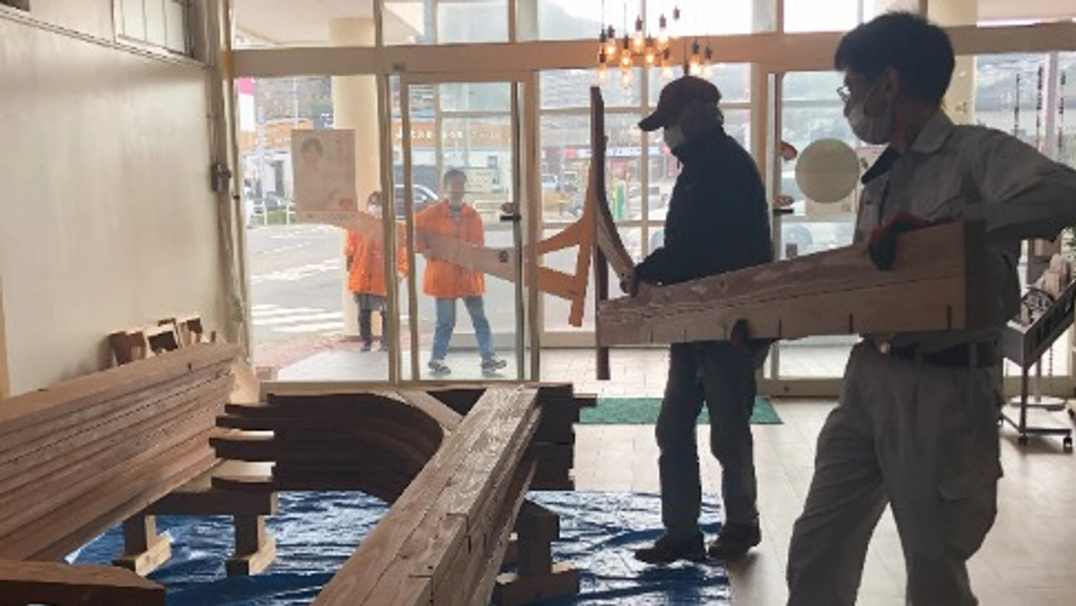 シンボルツリーの資材を運び入れました！