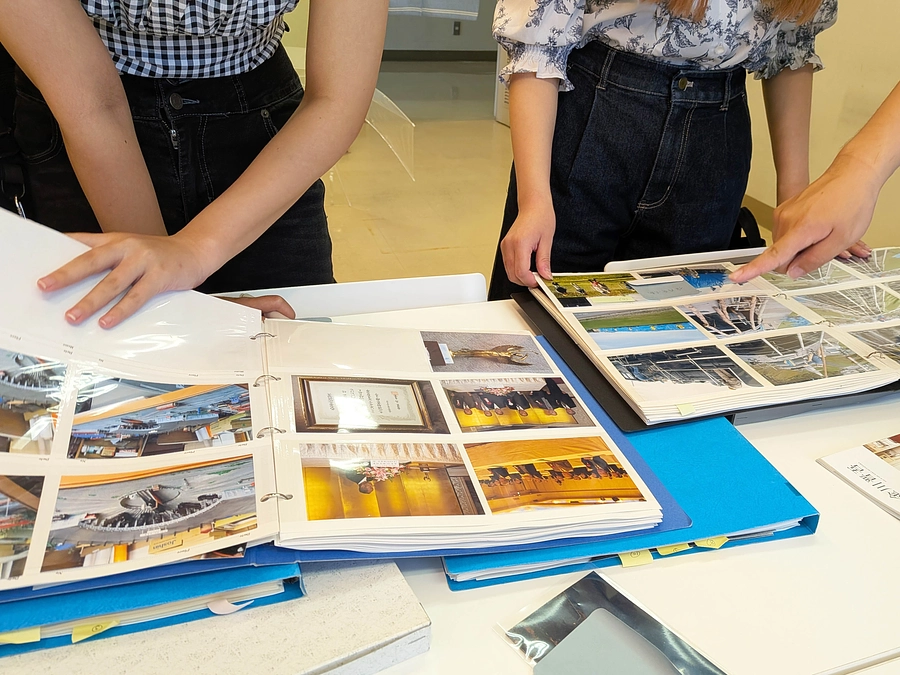 地道にパンフ制作中・・・！