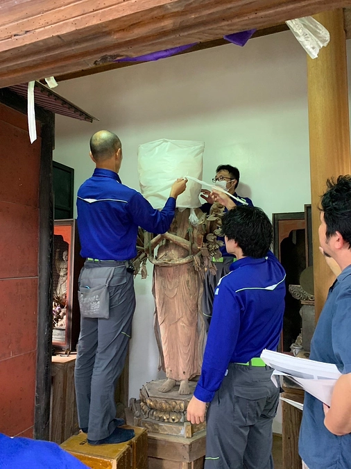 千手観音像の搬出作業が行われました