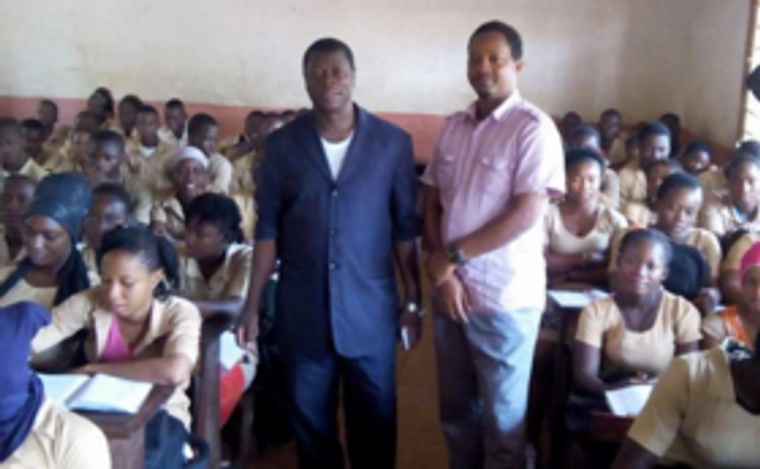 ランバニ高等学校からの制作物もしくは手紙