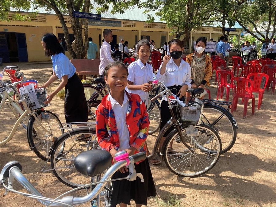 扉画像に写る女子生徒