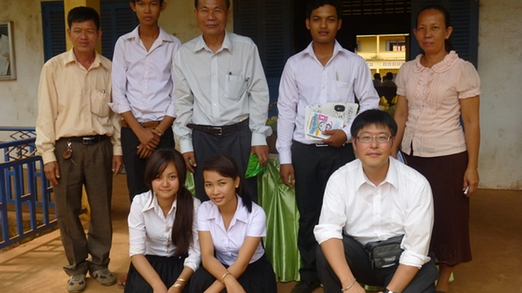 カンボジア・コンポンチャム州の学校に奨学金を届けたい！