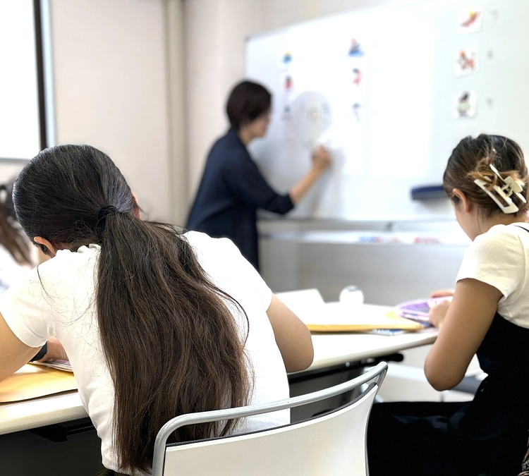 スタッフインタビュー① ― 外国にルーツを持つ子どもたちと社会の架け橋に ― 