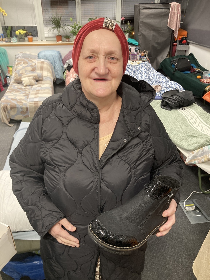 冬服購入支援】冬服を購入された避難民の方々 ウクライナ緊急支援