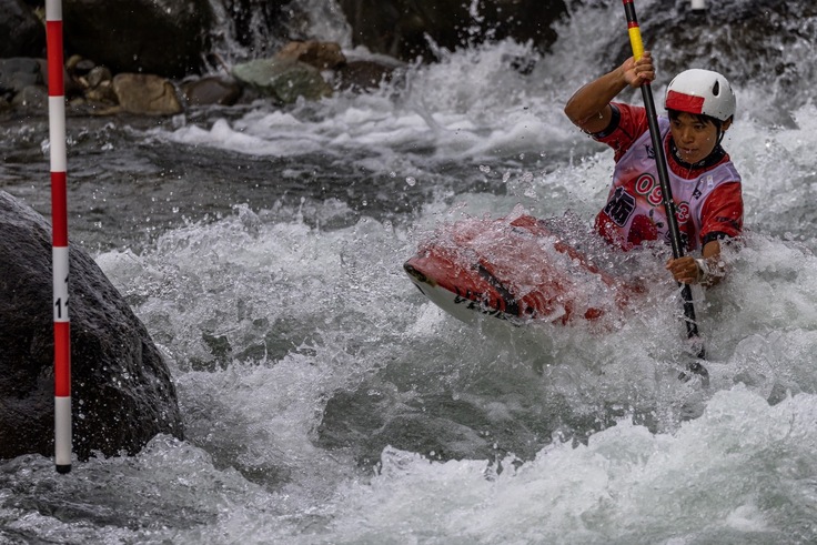 激流の中を漕ぎ下ります！