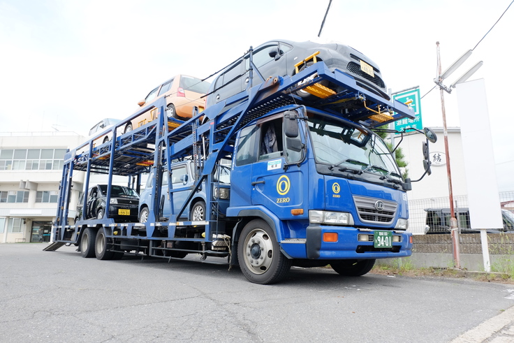 被災地に到着する寄付車