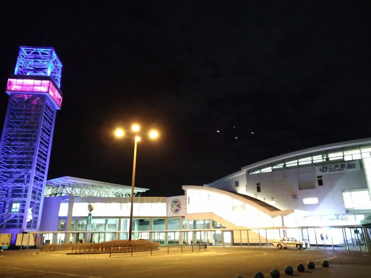 二戸駅西口なにゃーとタワー 七変化写真 東北新幹線・IGR開業20周年