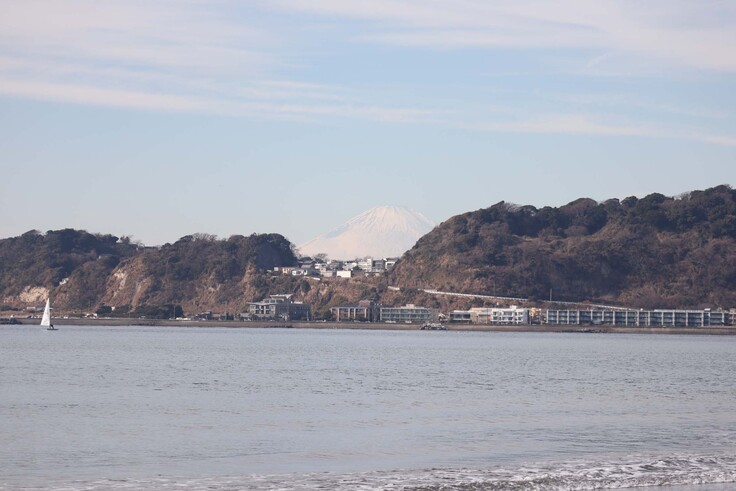 材木座海岸から望む富士山