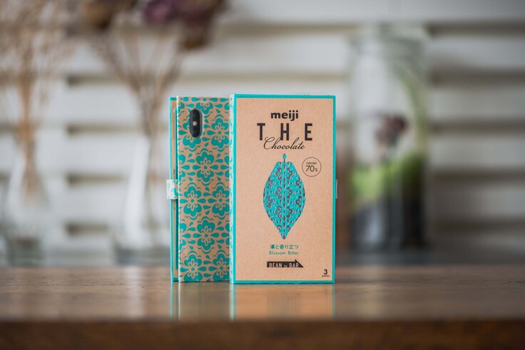 チョコレートの箱をアップサイクルした手帳型スマホカバー